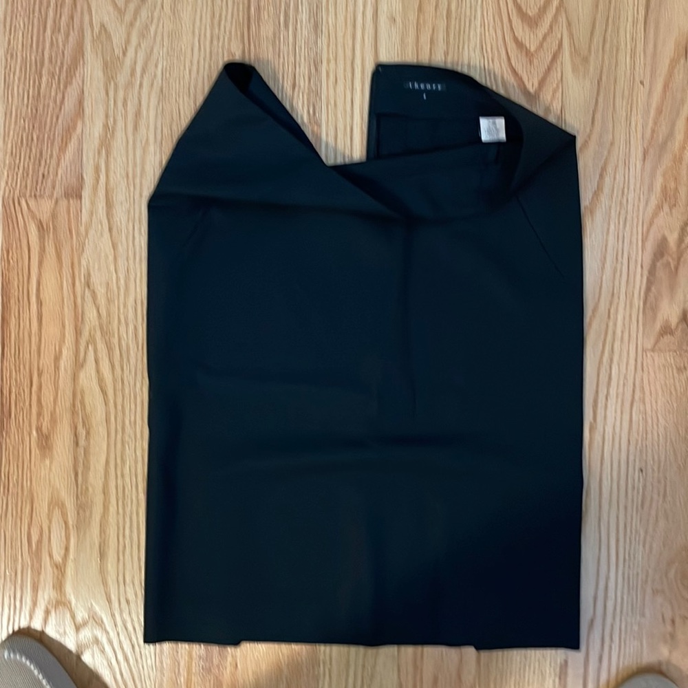 Theory pencil skirt - black size 4. GUC